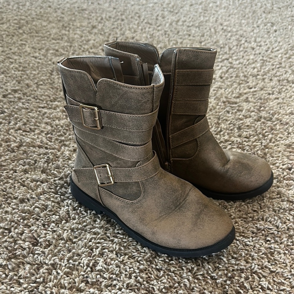 NWOT Kids Tan Boots size 4